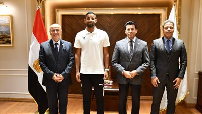 وزير الرياضة يستقبل باشا محمد باشا لاعب المنتخب الأولمبي