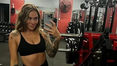 عانت سنوات من السمنة المفرطة.. سيدة أمريكية تفقد وزنها بتناول الشوكولاتة 