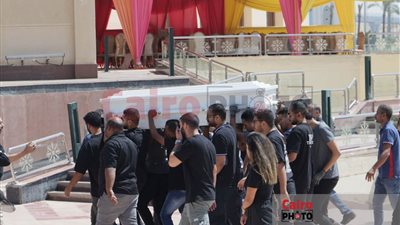 بنعش أبيض.. وصول جثمان أشرف مصيلحي لمسجد المشير طنطاوي استعدادًا لصلاة الجنازة |صور