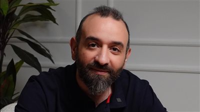 عمرو سلامة: إثارة الجدل ساعات بتكون مفيدة.. وحلم حياتي أشتغل مع عادل إمام ومحمد رمضان معملش أفلام بحجم موهبته