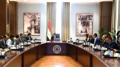 رئيس الوزراء يناقش مع أعضاء غرفة الصناعات الغذائية مقترحات دعم الصناعة الوطنية وزيادة الإنتاج