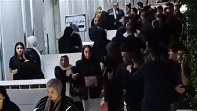 بحضور أسامة منير وهاني رمزي.. الفنان محمد فؤاد يتلقى واجب العزاء في شقـيقه بمسجد حسين صدقي بالمعادي| بث مباشر 