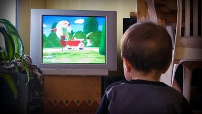 تعرض الأطفال للشاشات في سن صغيرة يؤثر على مهاراتهم الاجتماعية | دراسة