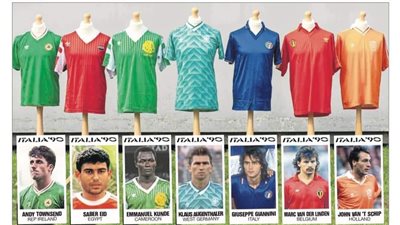 بوجود نجم منتخب مصر.. لاعب إنجليزي يفتح المزاد لبيع 8 قمصان استبدلها بكأس العالم 90