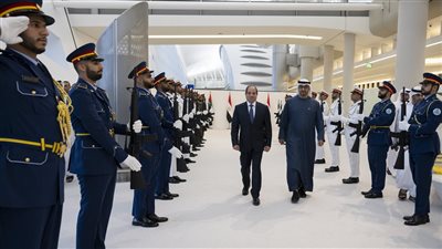 السيسي يغادر الإمارات بعد زيارة استمرت يومين.. وبن زايد في مقدمة مودعيه 