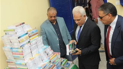 مدير تعليم القاهرة يفتتح معرض أهلًا مدرستي.. ويؤكد: حريصون على تخفيف العبء عن أولياء الأمور 