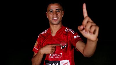 تنافس خاص بين علي معلول ورضا سليم في مباراة الأهلي وسيمبا 