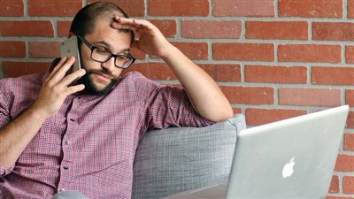 دراسة: ارتباط ضغوطات العمل وقلة الأجور بأمراض القلب بين الرجال