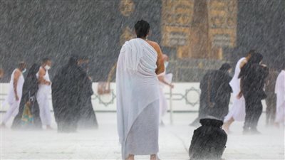 الطقس اليوم في السعودية.. إطلاق الإنذار الأحمر وتحذير من الأمطار والصواعق على مكة والمدينة