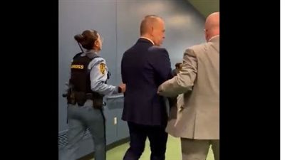 كواليس طرد السفير الإسرائيلي من جلسة الأمم المتحدة وخروجه رفقة الأمن | فيديو