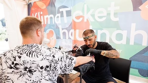 نقل مجاني مقابل وشم