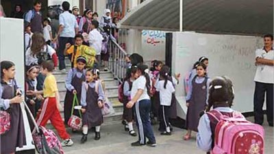 هل خالفت المديريات قرار التعليم بشأن بدء الدراسة؟.. مصدر يجيب