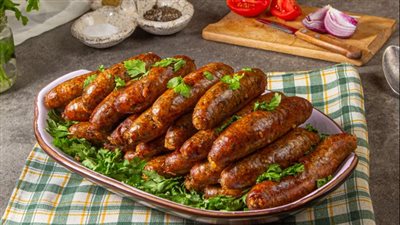 غداء ملوكي.. طاجن لحمة وملوخية ناشفة وممبار محمر بخطوات سهلة