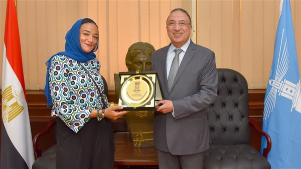 تكريم أول فتاة مصرية