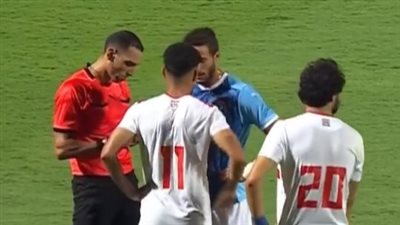 البطاقة الصفراء الثانية تقود محمود علاء لـ الطرد في مباراة الزمالك وبيراميدز 