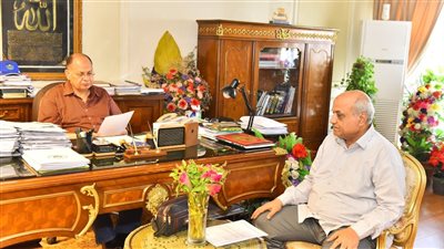 محافظ أسيوط يتابع مع مسئولي الأبنية التعليمة جاهزية المدارس للعام الدراسي الجديد