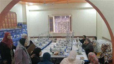 تضامن المنيا تسلم ماكينات خياطة لـ 13 مستفيدة ضمن برنامج فرصة