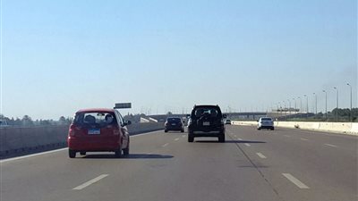 عودة الحركة المرورية لطبيعتها بطريق كفر شكر بعد إزالة آثار حادث تصادم 