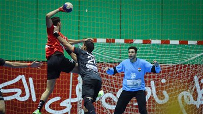 الأهلي يفوز على الأولمبي بدوري المحترفين لكرة اليد