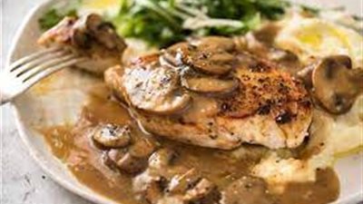 طريقة عمل ستيك صدور الدجاج بالكريمة والماشروم.. إليك المقادير