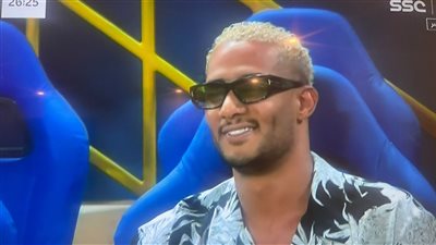 محمد رمضان يشاهد مباراة النصر والأهلي بالدوري السعودي من المدرجات | صور