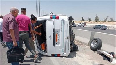 إصابة سيدة و5 أشقاء في انقلاب ميكروباص بالشرقية | تفاصيل