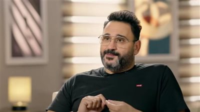 أبرز تصريحات أكرم حسني مع معتز الدمرداش: مكالمة عادل إمام خففتني وبعيش لحظات استثنائية 