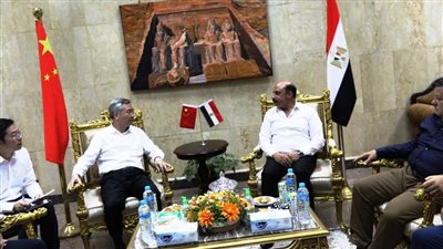 محافظ أسوان يستقبل أمين اللجنة المركزية للحزب الشيوعي الصيني بمدينة أبو سمبل