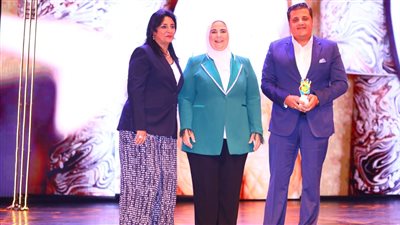 ملتقى أولادنا يكرم مصطفى زمزم لجهوده في دعم الأشخاص ذوى الإعاقة 