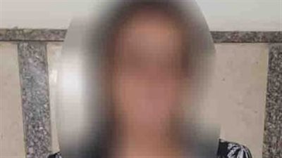 تفاصيل القبض على سيدة ادعت قدرتها على إنهاء تراخيص الأكشاك