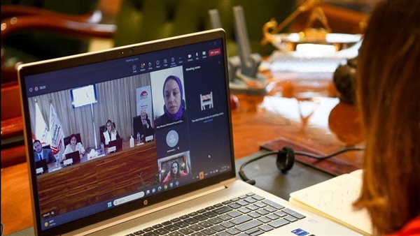 وزيرة الهجرة بالاجتماع