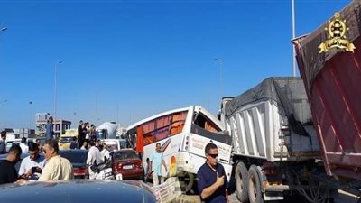 العربيات بقت كوم حديد.. إصابة 9 أشخاص في تصادم 6 سيارات بالطريق الدولي بالإسكندرية 