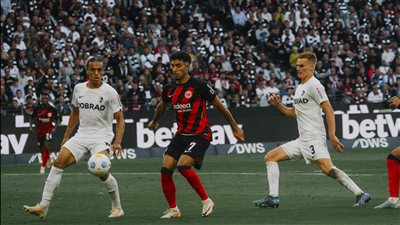 بمشاركة مرموش.. فرانكفورت يتعادل سلبيا مع فرايبورج في الدوري الألماني