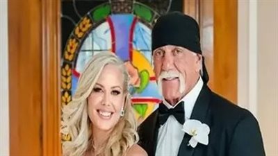 للمرة الثالثة.. زواج المصارع هوجان من سيدة تصغره بـ 25 عامًا