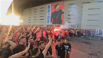 جماهير أتلتيكو مدريد تهاجم سيدة وابنتها بسبب فينسيوس