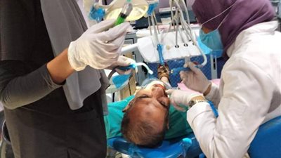طب أسنان القاهرة تطلق قافلة طبية بمنطقة العمرانية.. وعلاج 350 حالة| صور