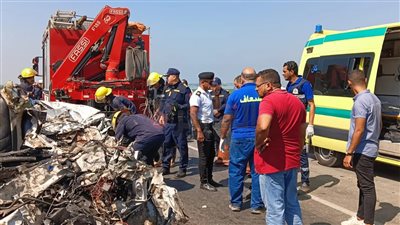 مصرع أب ونجله دهسًا أسفل عجلات مقطورة في بورسعيد | بث مباشر