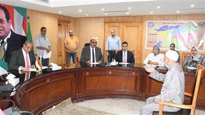 محافظ الفيوم يوجه بتوفير مساعدات للأولى بالرعاية وتنفيذ مشروعات للشباب