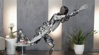 تيسلا تعلن عن روبوت يؤدي اليوجا.. وتطلب موظفين لتطويره