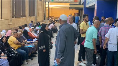 خرجوا بالآلاف.. مواطنون ببورسعيد يحررون توكيلات لـ السيسي لاستكمال مسيرة البناء: رئيسنا القادم| صور