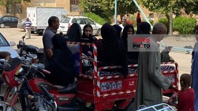 جايين بـ التكاتك والعربيات.. مكاتب توثيق الأقصر تحتشد بمؤيدي الرئيس السيسي