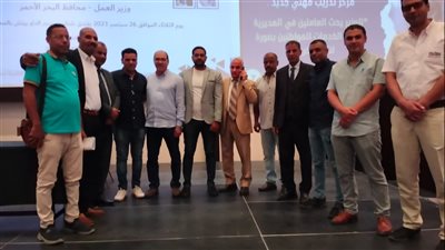 العمل: افتتاح ملتقى توظيف يوفر 690 وظيفة.. وتسليم عقود لذوي همم بالبحر الأحمر