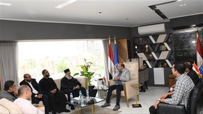 وفد من الكنيسة الكاثوليكية يهنئ محافظ أسوان بمناسبة المولد النبوي الشريف