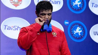 عبد اللطيف منيع صاحب برونزية العالم للمصارعة: أتمنى تحقيق إنجاز جديد بأولمبياد باريس.. وقد اعتزل في هذه الحالة|حوار