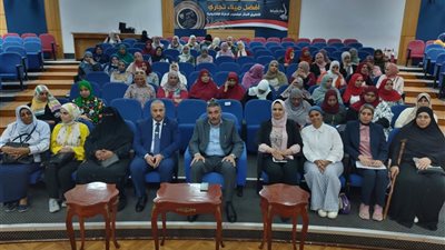 ميناء دمياط يستضيف حملة 100 يوم صحة لتوعية العاملات بالهيئة │ صور