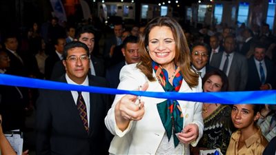 وزيرة الهجرة تفتتح 11 عيادة طبية متنقلة لخدمة القرى الأكثر احتياجا بدعم من المصريين بالخارج