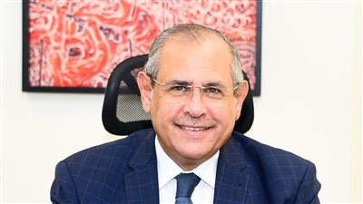 وزيرة الهجرة تصدر قرارًا بتعيين السفير إيهاب نصر مساعدًا للوزيرة للعلاقات الخارجية والتعاون الدولي