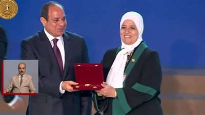 السيسي يكرم عددًا من علماء الأوقاف باحتفالية المولد النبوي الشريف