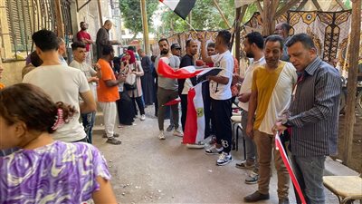 توافد المواطنين على مكاتب الشهر العقاري بالقاهرة لتحرير توكيلات للرئيس السيسي | صور