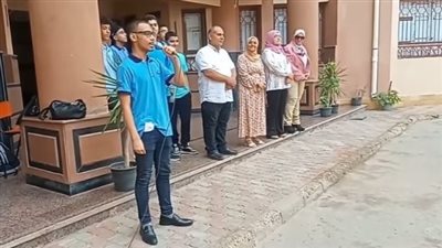 تداول مقطع فيديو لطالب يؤدي النشيد الوطني المصري بالإنجليزية وسط عدد من المعلمين
